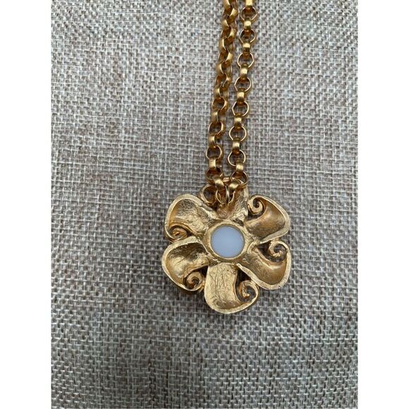 Vintage Simulated Pearl Pendant Necklace Goldtone Costume Jewelry - Picture 5 of 8